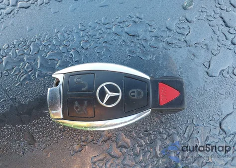 2016 Mercedes-Benz C 300 Sport z USA, uszkodzony, nr VIN 55SWF4JB2GU124250